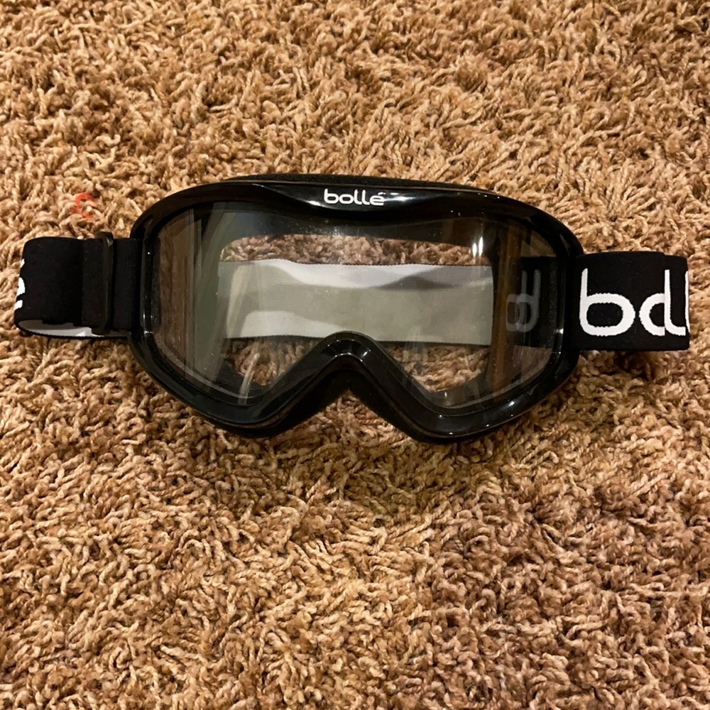 Unisex Black ski googles with black and white face strap